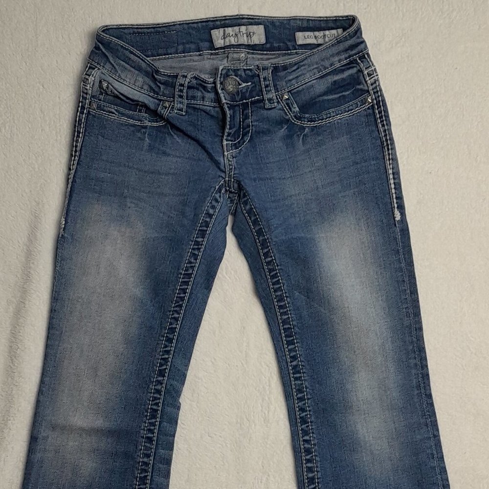 Daytrip Leo Bootcut Jeans - Size 24R